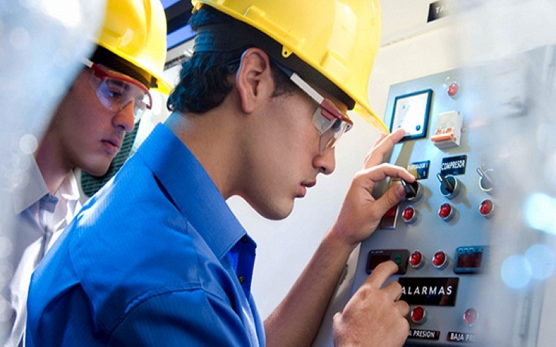 What does an Industrial Technical Engineer do